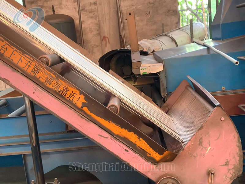 Sanding silver matt aluminum profile Sanding silver matt aluminum profile