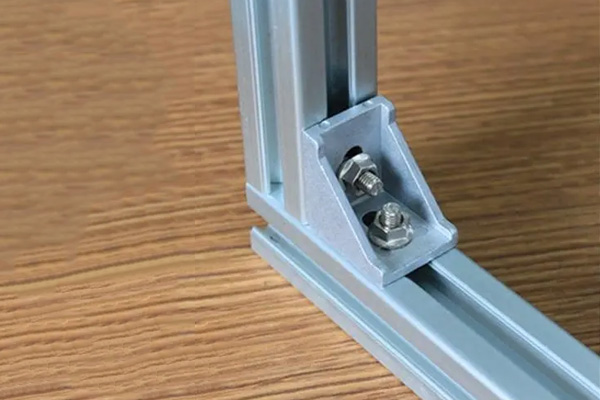 Corner fittings and corner brackets for slot aluminum profile