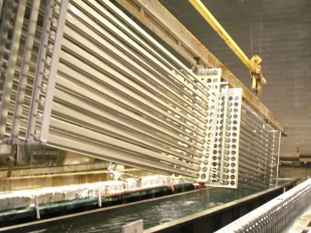 Surface treatment of anodized aluminum profile Surface treatment of anodized aluminum profile